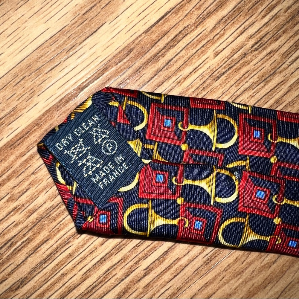 Burberrys 100%‎ silk red on black Necktie - Picture 5 of 6